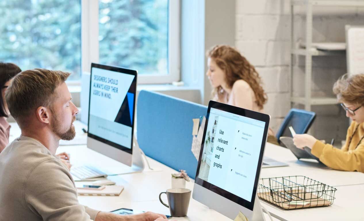 Equipe de conseil marketing à tahiti qui travaille ensemble