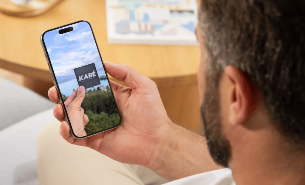 Client sur son téléphone